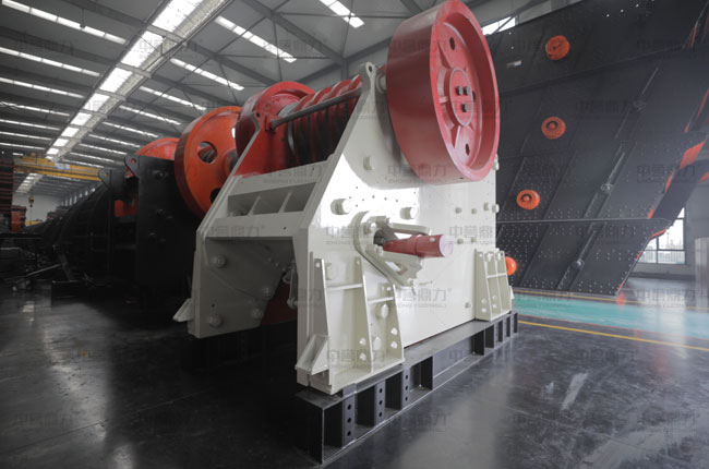 歐版顎式粗碎破碎機圖片