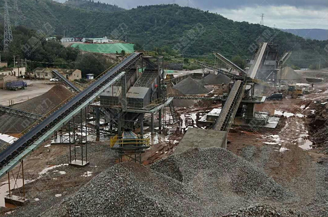 云南凱隆礦業(yè)時產800噸沙石生產線